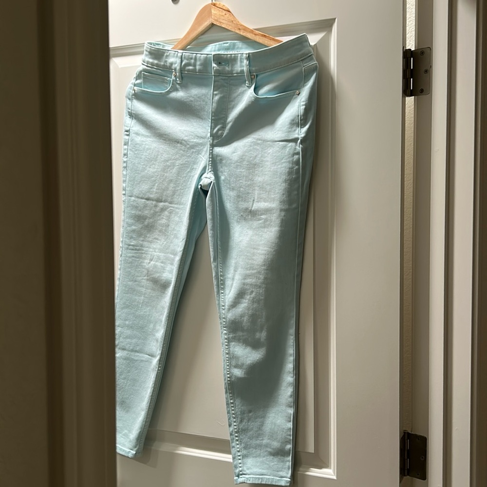 Black. & White Market 4R skinny crop pants